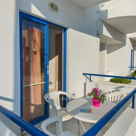 Blue Roses Aparthotel 3*