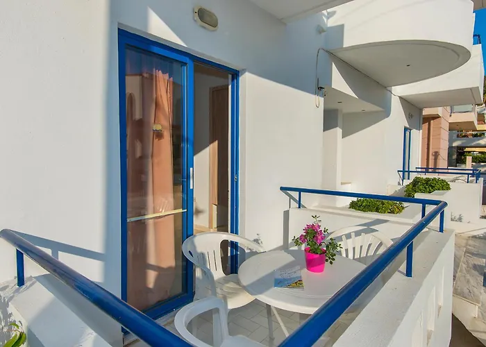 Blue Roses 아파트호텔 4*