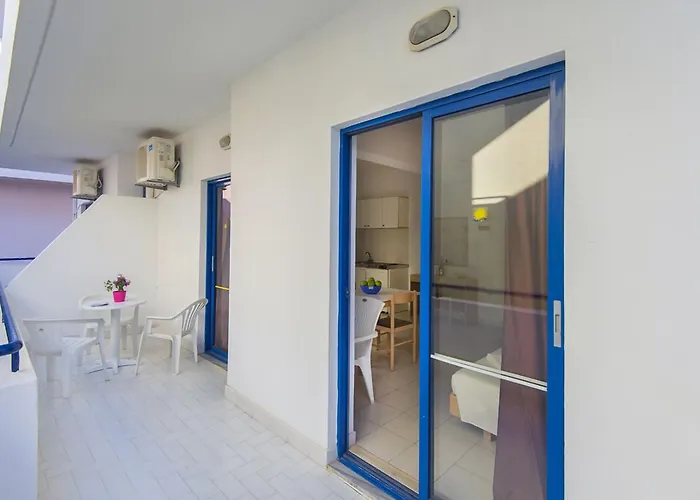 Blue Roses 4* Ixia (Rhodes)