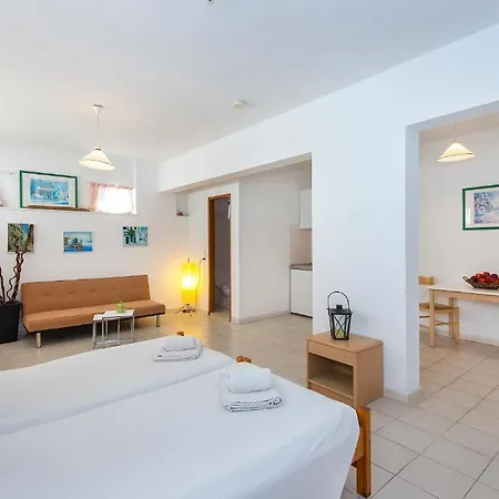 Aparthotel Blue Roses 2*