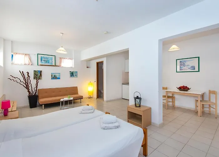 מלון דירות Blue Roses 4*